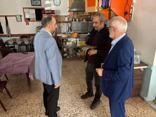 Yalova İl Müftüsü Naci Çakmakçı, din görevlileriyle birlikte Gaziosmanpaşa civarındaki esnafı ziyaret ederek hayırlı kazançlar diledi ve Diyanet yayınlarından hediye etti. - Küçük görsel 9