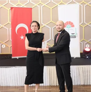 Yalova Barosu, 29 Ekim dolayısıyla düzenlenen cumhuriyet balosunda önceki dönem kurullarında yer almış avukatlara plaket verdi. - Küçük görsel 4