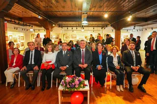 Yalova Kent Müzesi'nde açılan "Biz Cumhuriyet'in Çocuklarıyız" sergisi, geçmişten bugüne Cumhuriyet Bayramı kutlamalarının fotoğraflarıyla 20 Kasım'a kadar ziyaret edilebilecek. - Küçük görsel 4