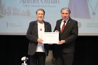 Yalova Üniversitesi'nde düzenlenen "Ötekisizlik Ahlâkı" konferansına konuşmacı olarak katılan Ahmet Özhan, akademik personel ve öğrencilerle bir araya geldi. - Küçük görsel 2