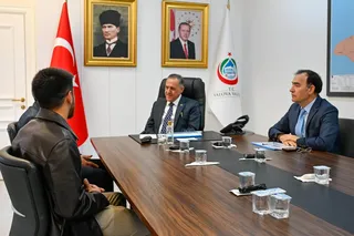 Yalova Valisi Dr. Ahmet Hamdi Usta, düzenlenen Halk Günü buluşmasında vatandaşlarla bir araya gelerek talep, öneri ve sorunları dinledi. - Küçük görsel 5