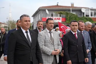 Altınova Kaymakamlığı öncülüğünde düzenlenen Cumhuriyet Bayramı programında Karamürselbey Eğitim Merkezi Komutanlığı askerî bando yürüyüşü düzenledi; törene Subaşı Belediye Başkanı Turan Canbay da katıldı. - Küçük görsel 7
