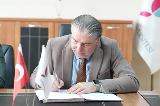 Rektörlük binasında düzenlenen törende, akademi ile üretim sektörünü buluşturan Üniversite-Sanayi İş Birliği Protokolü 7 sanayi kuruluşunun katılımıyla imza altına alındı. - Küçük görsel 3