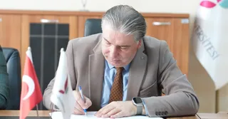 Rektörlük binasında düzenlenen törende, akademi ile üretim sektörünü buluşturan Üniversite-Sanayi İş Birliği Protokolü 7 sanayi kuruluşunun katılımıyla imza altına alındı. - Küçük görsel 12
