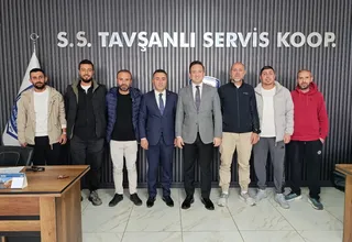 Altınova Kaymakamı Göksu Bayram, Tavşanlı beldesinde belediyeyi ve servisçiler kooperatifini ziyaret ederek yerel yönetim ve taşımacılık konularında görüşmeler gerçekleştirdi. - Küçük görsel 3