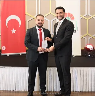 Yalova Barosu, 29 Ekim dolayısıyla düzenlenen cumhuriyet balosunda önceki dönem kurullarında yer almış avukatlara plaket verdi. - Küçük görsel 7