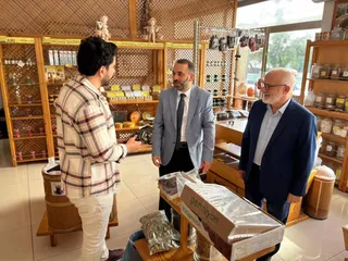 Yalova İl Müftüsü Naci Çakmakçı, din görevlileriyle birlikte Gaziosmanpaşa civarındaki esnafı ziyaret ederek hayırlı kazançlar diledi ve Diyanet yayınlarından hediye etti. - Küçük görsel 2