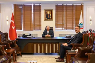 Görevine başlayan Aile ve Sosyal Hizmetler İl Müdürü Seçkin Bilici, Yalova Valisi Dr. Ahmet Hamdi Usta'yı makamında ziyaret etti. - Küçük görsel 2