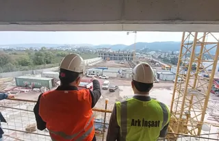 Altınova Kaymakamlığı, RMK Marine Tersanesi inşaat alanına ziyaret düzenlendiğini ve projede yürütülen çalışmaların son durumunun değerlendirildiğini duyurdu. - Küçük görsel 3
