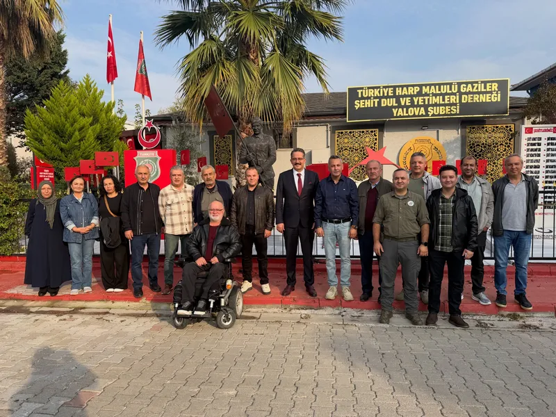 Göreve başlayan İl Müdürü Seçkin Bilici, kentte faaliyet gösteren şehit ve gazi derneklerinin başkanları, yöneticileri ve üyeleriyle bir araya gelerek taleplerini dinledi. - Fotoğraf 1