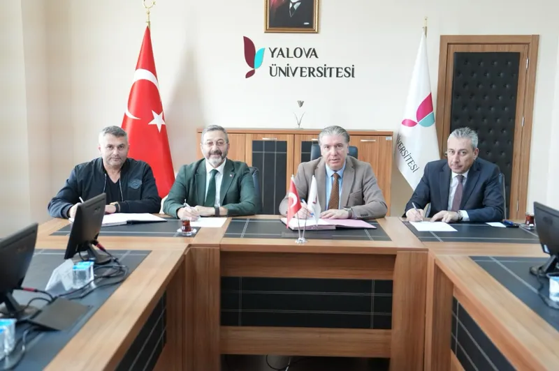 Rektörlük binasında düzenlenen törende, akademi ile üretim sektörünü buluşturan Üniversite-Sanayi İş Birliği Protokolü 7 sanayi kuruluşunun katılımıyla imza altına alındı. - Fotoğraf 7