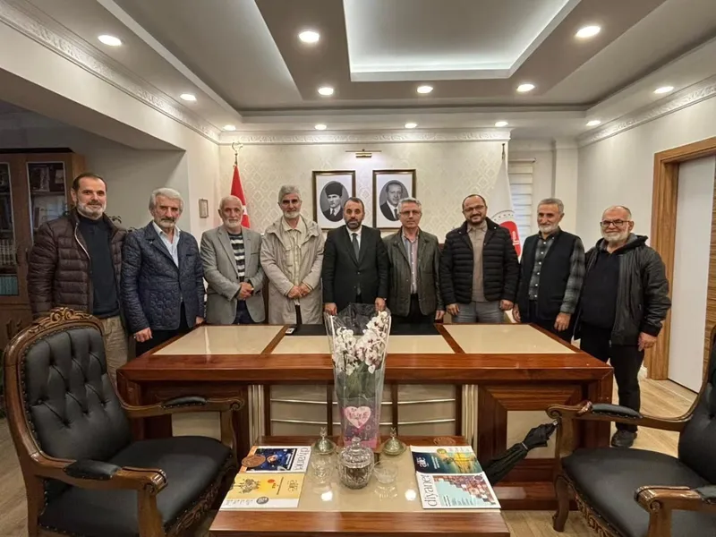 Yalova İl Müftüsü Naci Çakmakçı'yı makamında ziyaret eden din görevlileri, iş insanları, vakıf ve dernek temsilcileri ile vatandaşlar yeni görevi dolayısıyla hayırlı olsun dileklerini sundu. - Fotoğraf 3
