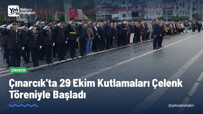 Cumhuriyet Meydanı'ndaki Atatürk Anıtı'na çelenk sunulmasıyla başlayan 29 Ekim kutlamalarında, Çınarcık protokolü ile vatandaşlar anıt önünde bir araya geldi.