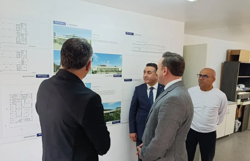 Altınova Kaymakamlığı, RMK Marine Tersanesi inşaat alanına ziyaret düzenlendiğini ve projede yürütülen çalışmaların son durumunun değerlendirildiğini duyurdu. - Fotoğraf 3