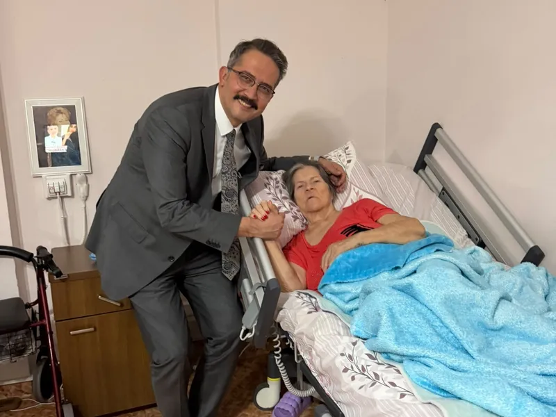 Çınarcık Huzurevi'ni ziyaret eden Seçkin Bilici, kuruluşun fiziki koşulları ile bakım ve destek hizmetlerini yerinde inceleyerek kurum sakinlerinin taleplerini dinledi. - Fotoğraf 3