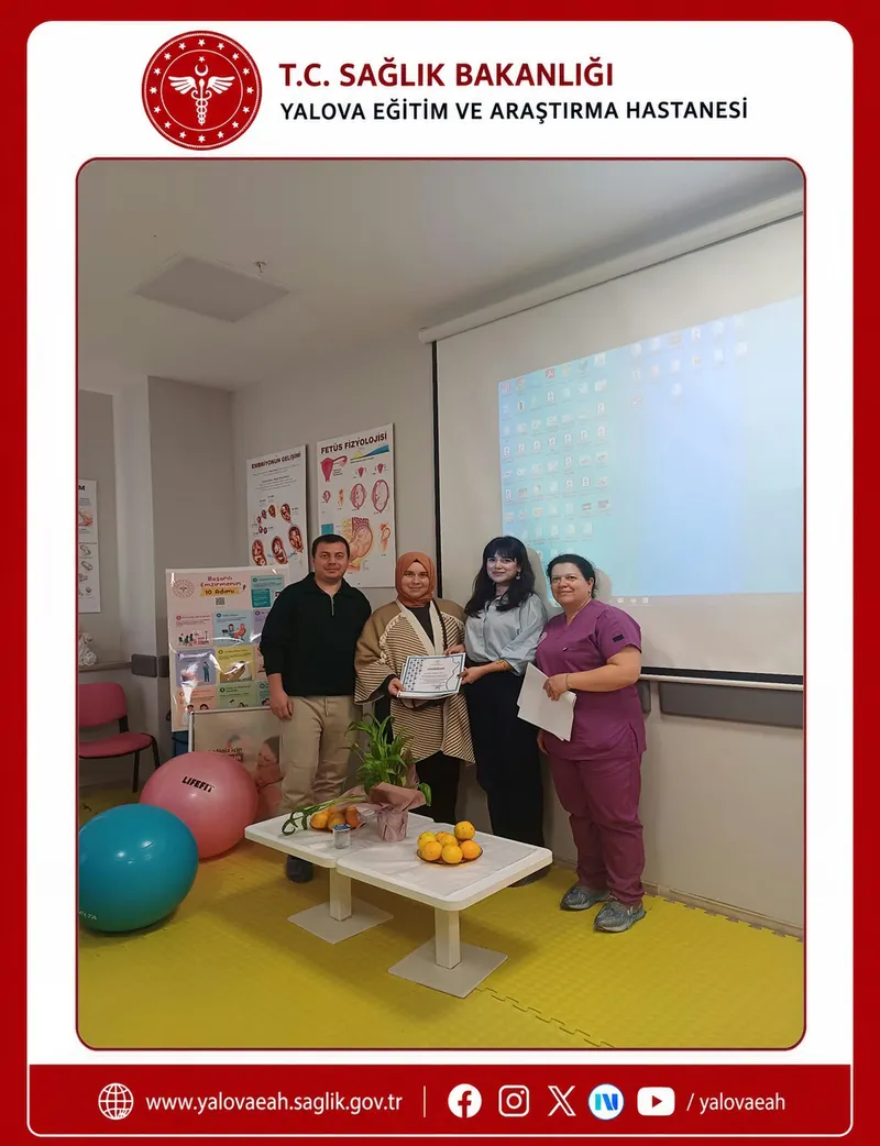 Gebe Okulu'nda açılan birinci grup eşli eğitim programında anne ve baba adaylarına doğum süreci, bebek bakımı ve eş desteği anlatıldı; katılımcı gebelere sertifika verildi. - Fotoğraf 4