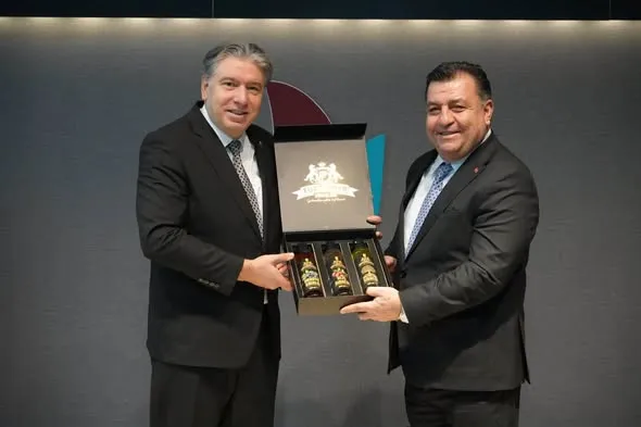 Yalova Üniversitesi Rektörü Prof. Dr. Mehmet Bahçekapılı, tigem Genel Müdürü Dr. Hasan Gezginç ve İl Tarım ve Orman Müdürü Mustafa İlmeç'i makamında kabul etti. - Fotoğraf 1