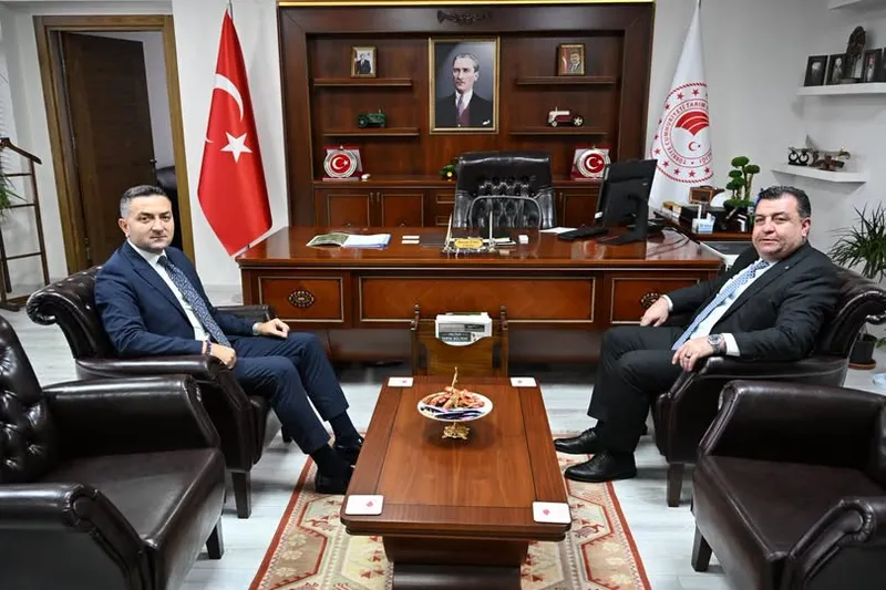 Tarım İşletmeleri Genel Müdürü Dr. Hasan Gezginç, Yalova İl Tarım ve Orman Müdürü Mustafa İlmeç'i ziyaret ederek kentte yürütülen tarımsal faaliyetleri değerlendirdi. - Fotoğraf 1