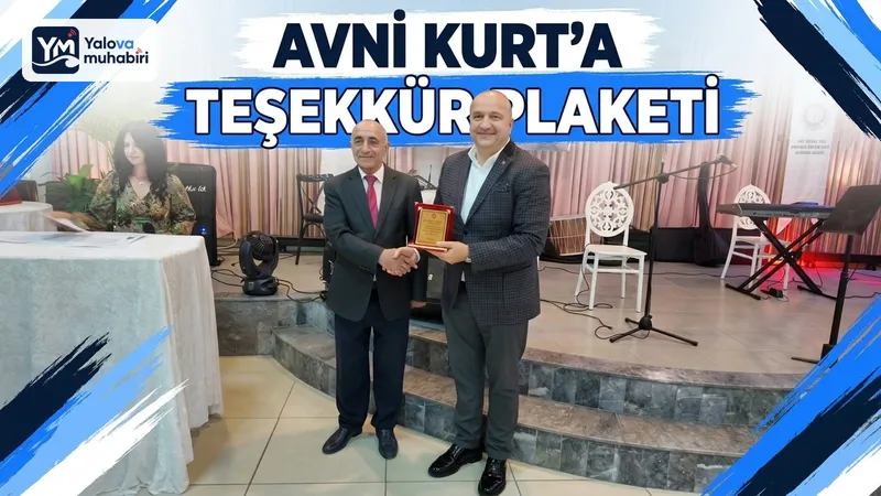 Çınarcık Belediye Başkanı Avni Kurt, ilçede düzenlenen dayanışma gecesine katılarak vakıf üyeleriyle bir araya geldi; programda Kurt'a teşekkür plaketi verildi.