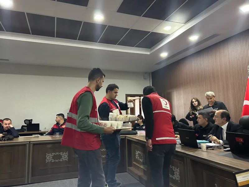 AFAD koordinasyonunda Marmara Adaları merkezli deprem senaryosuyla düzenlenen bölgesel masa başı tatbikatına Türk Kızılay Yalova ekipleri de katıldı. - Fotoğraf 2