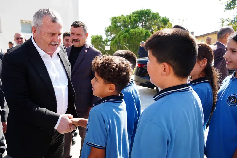 İlçe protokolünün katıldığı törenle kapılarını açan TÜBİTAK 4007 Bilim Şenliği'nde, öğrencilerin ve katılımcıların hazırladığı bilimsel projeler sergilenmeye başladı. - Fotoğraf 3