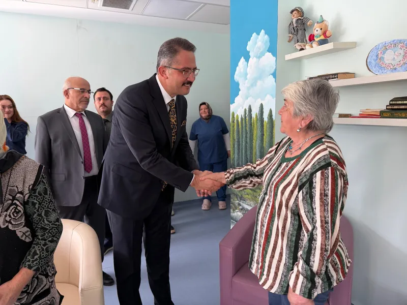 Yalova'da 22 Ekim 2026'da göreve başlayan İl Müdürü Seçkin Bilici, huzurevini ziyaret ederek kurum sakinlerinin talep ve beklentilerini dinledi. - Fotoğraf 1