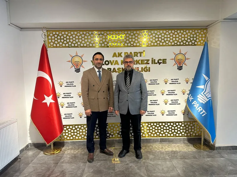 Yalova İl Sağlık Müdürü Halim Ömer Kaşıkcı, AK Parti Merkez İlçe Başkanı Hüseyin Özyılmaz'a ziyarette bulundu; müdürlük nazik ev sahipliği dolayısıyla Özyılmaz'a teşekkür etti. - Fotoğraf 1