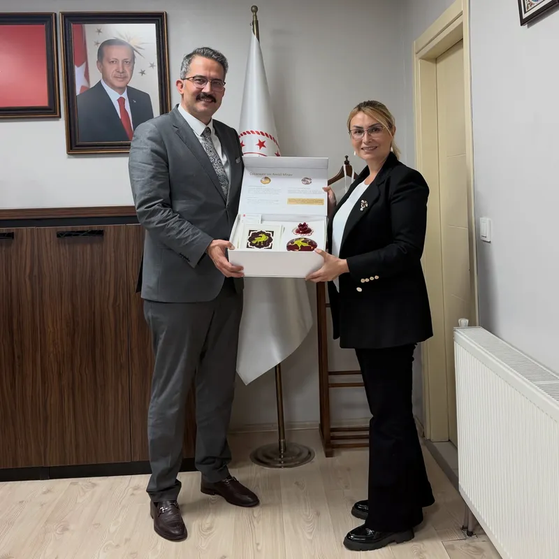 Altınova Belediye Başkanı Yasemin Fazlaca, Aile ve Sosyal Hizmetler İl Müdürlüğü'nü ziyaret ederek kurumlar arası ortak çalışmalar ve iş birliği adımlarını değerlendirdi. - Fotoğraf 1