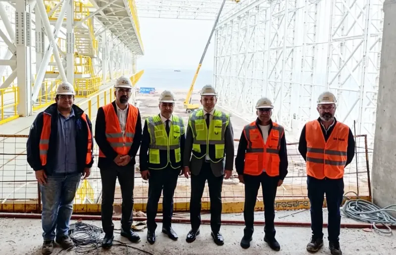 Altınova Kaymakamlığı, RMK Marine Tersanesi inşaat alanına ziyaret düzenlendiğini ve projede yürütülen çalışmaların son durumunun değerlendirildiğini duyurdu. - Fotoğraf 1