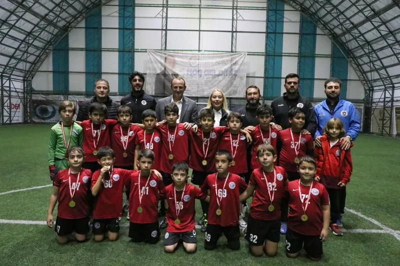 Çiftlikköy Belediyesi Kültür, Sanat ve Sosyal İşler Müdürlüğü tarafından organize edilen Cumhuriyet Kupası Turnuvası'nda Çiftlikköy Kültürspor şampiyonluğa ulaştı. - Fotoğraf 8