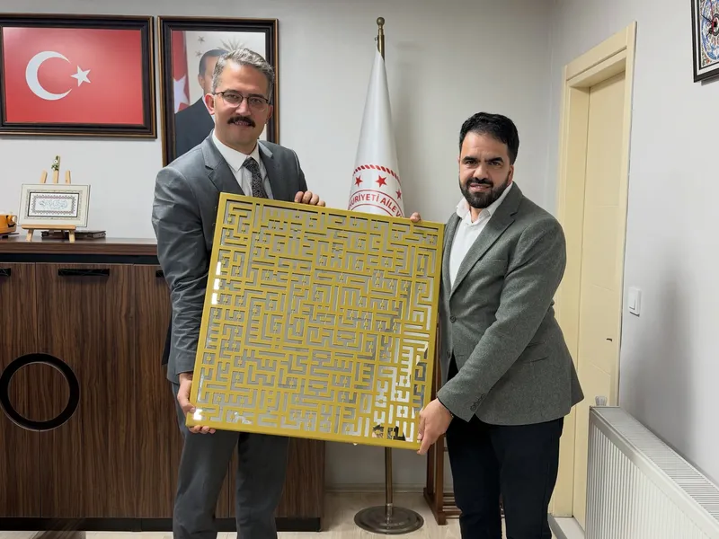 Sağlık-Sen heyeti, Yalova Aile ve Sosyal Hizmetler İl Müdürü Seçkin Bilici’ye hayırlı olsun ziyaretinde bulunarak kurumlar arası iş birliği ve ortak çalışma alanlarını görüştü. - Fotoğraf 1