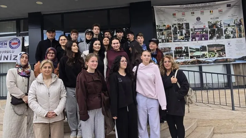 Almanya'dan gelen eğitim heyeti, iki lise ile yürütülen ortak çalışmalar doğrultusunda Termal'deki öğrencilerle buluşarak kültür ve deneyim paylaşımında bulundu. - Fotoğraf 1
