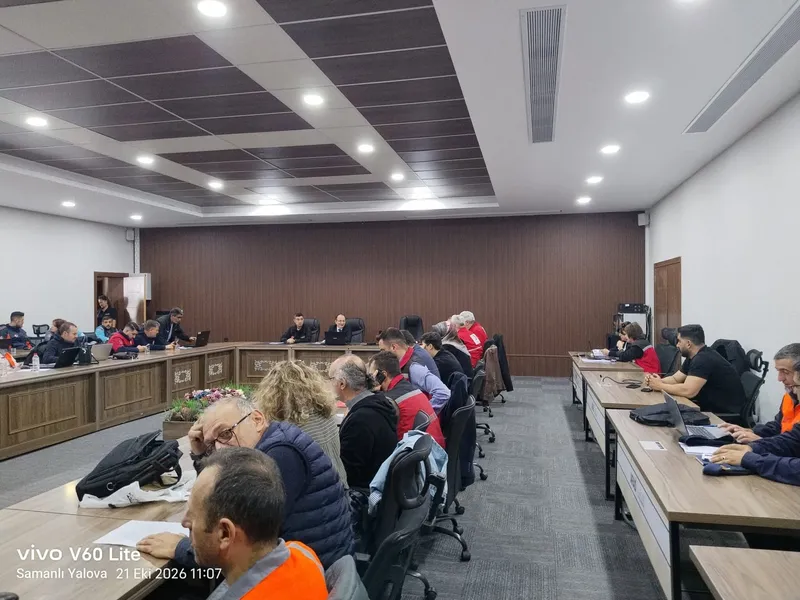AFAD koordinasyonunda Marmara Adaları merkezli deprem senaryosuyla düzenlenen bölgesel masa başı tatbikatına Türk Kızılay Yalova ekipleri de katıldı. - Fotoğraf 6