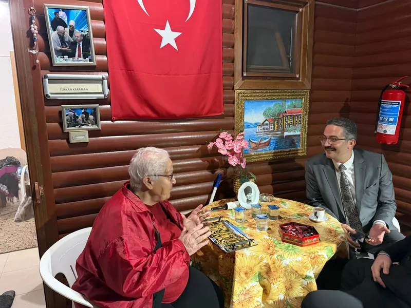 Çınarcık Huzurevi'ni ziyaret eden Seçkin Bilici, kuruluşun fiziki koşulları ile bakım ve destek hizmetlerini yerinde inceleyerek kurum sakinlerinin taleplerini dinledi. - Fotoğraf 2