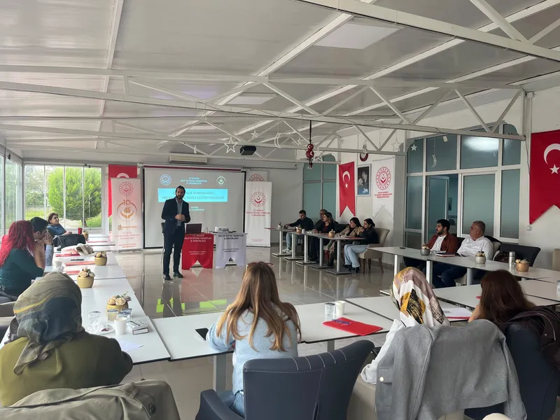 Yalova'da afet ve acil durumlarda görev alacak personele yönelik üç gün süren psikososyal destek başlangıç düzey eğitim programı tamamlandı. - Fotoğraf 2