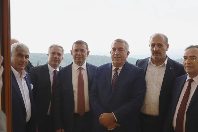 Enerji ve Tabii Kaynaklar Bakan Yardımcısı Abdullah Tancan, Yalova Vali Yardımcısı Osman Sarı ve beraberindekiler, Termal'de hizmet vermeye başlayan Pinhan Otel'in açılışına katıldı. - Fotoğraf 7